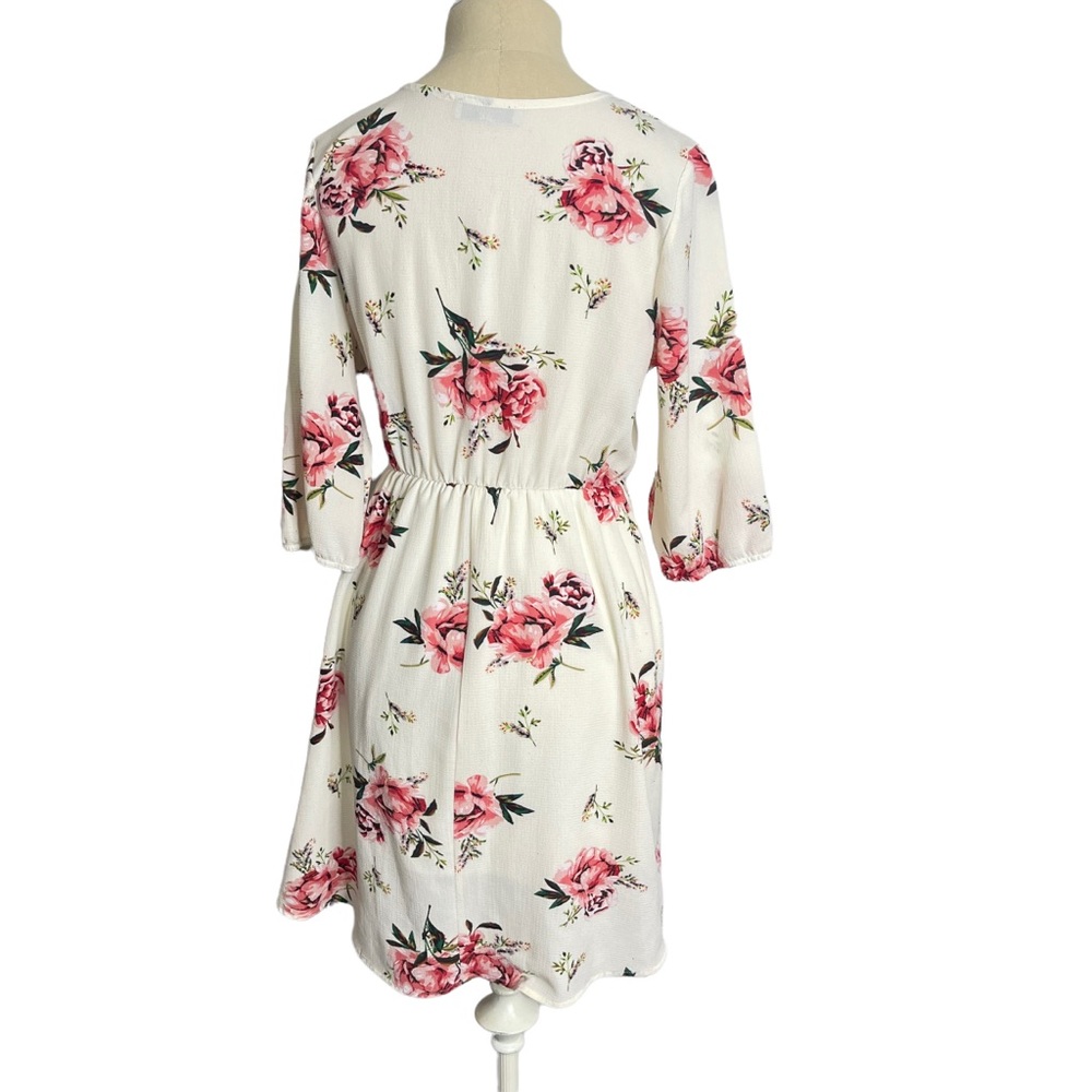 Dream of Me White Floral Print 3/4 Sleeve Wrap Mini Dress Size Medium - Picture 2 of 6